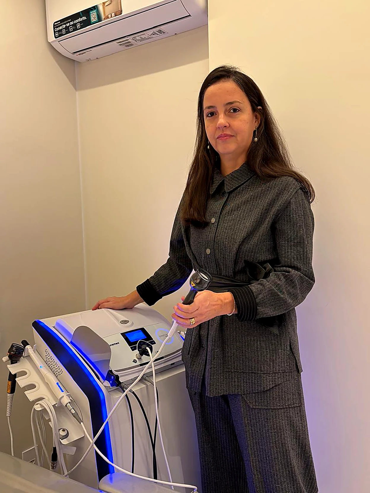 Tecnologia para saúde íntima no consultório da Dra. Tânia